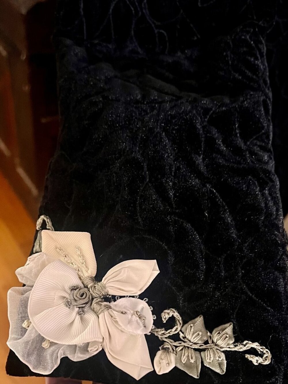 White House Black Market Black Velvet Floral Ribbon Embroidered Coat M - Picture 7 of 16